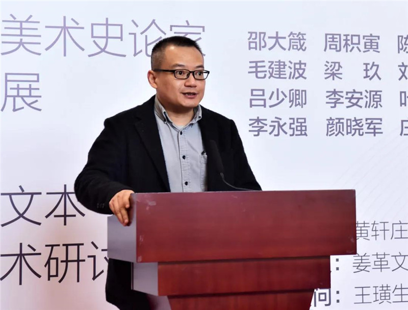 8廣西師范大學(xué)出版社美術(shù)館館長、美術(shù)分社總編輯張明主持開幕式（廖茹畫  攝）.jpg