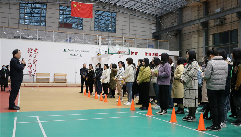 1.集團公司黨委書記、董事長黃軒莊講話.jpg