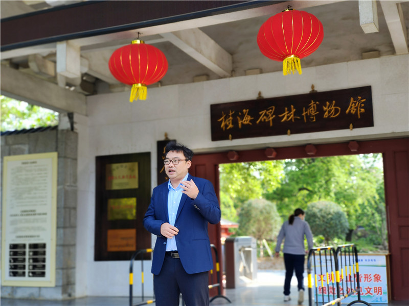 獨秀書房公司總經(jīng)理容罡在研學(xué)開營儀式上致辭.jpg