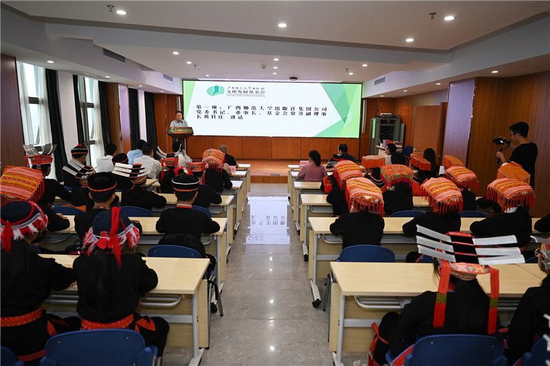 捐贈(zèng)儀式現(xiàn)場1（李顯楊攝）.jpg