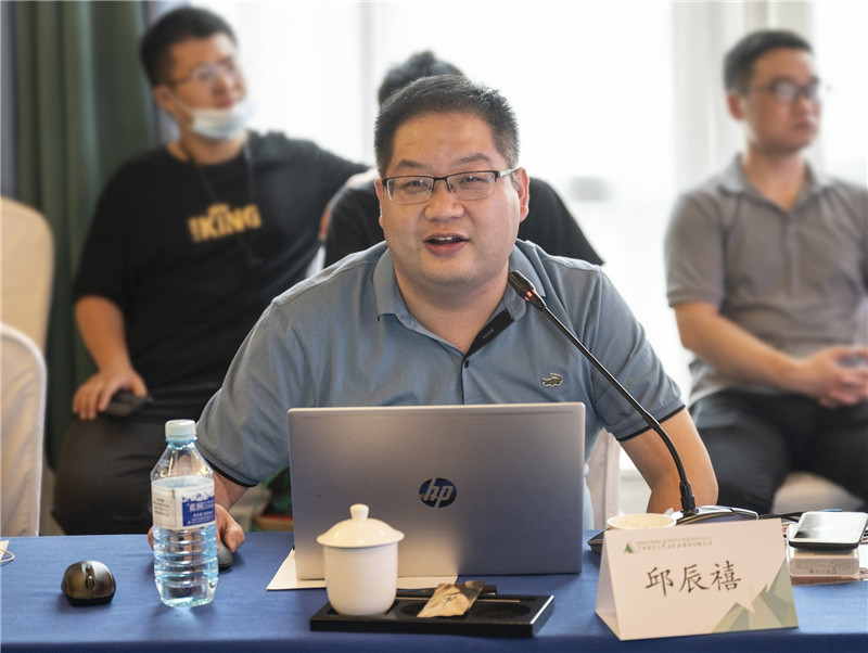 17 嘉興學院中國共產(chǎn)黨革命精神與文化資源研究中心博士邱辰禧作專題發(fā)言（李顯楊 攝）.jpg
