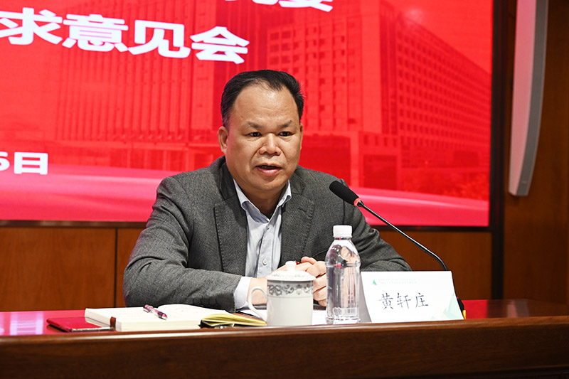 3.出版社集團(tuán)黨委書記、董事長黃軒莊作表態(tài)講話.JPG
