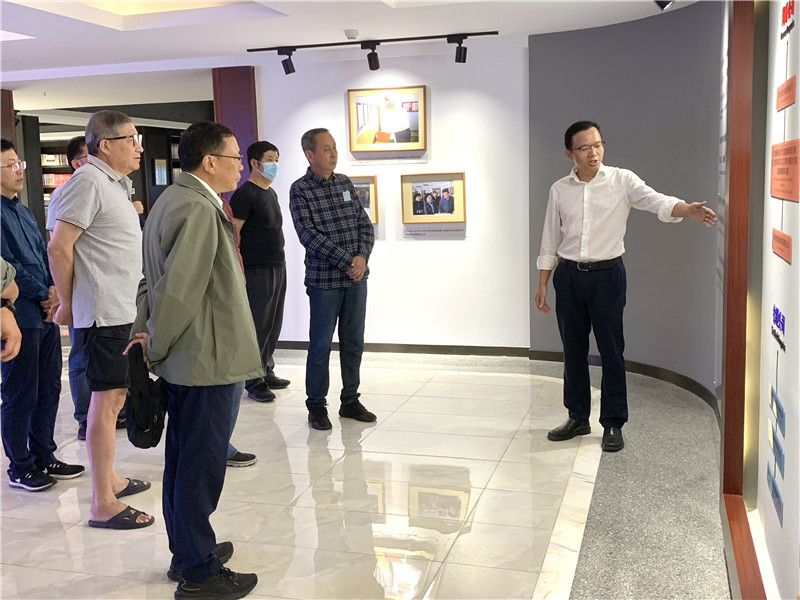 卜憲群一行聽取集團(tuán)公司發(fā)展情況匯報(bào) 熊文楷 攝.jpg