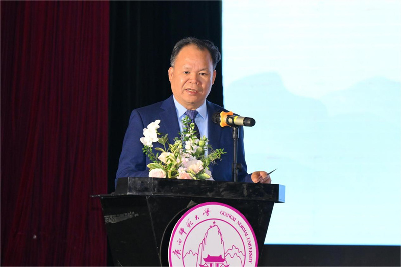 集團(tuán)公司黨委書記、董事長(zhǎng)黃軒莊致辭.jpg