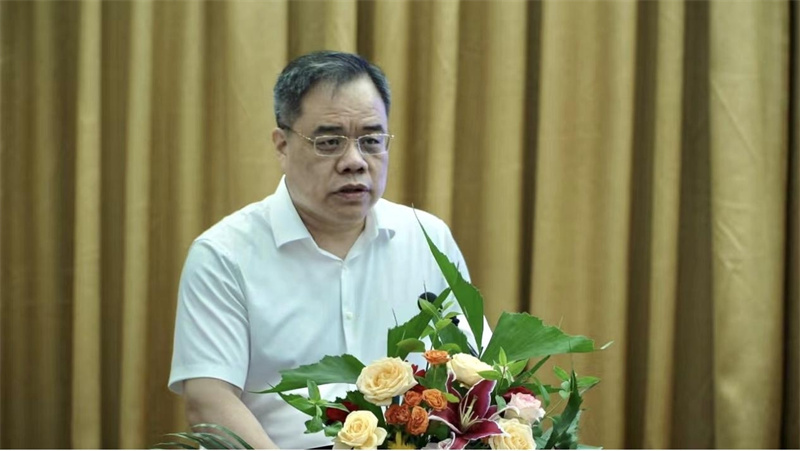 濟(jì)南出版有限責(zé)任公司黨委書記、董事長(zhǎng)謝金嶺在開(kāi)幕式上致辭.jpg