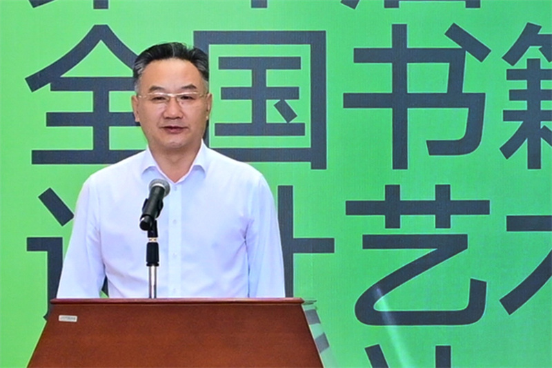 廣西壯族自治區(qū)黨委宣傳部副部長、廣西壯族自治區(qū)新聞出版局（自治區(qū)版權(quán)局）局長王曉華宣布展覽開幕.jpg