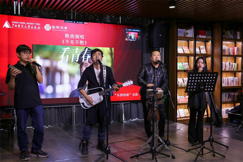 樂隊(duì)演唱(1).jpg