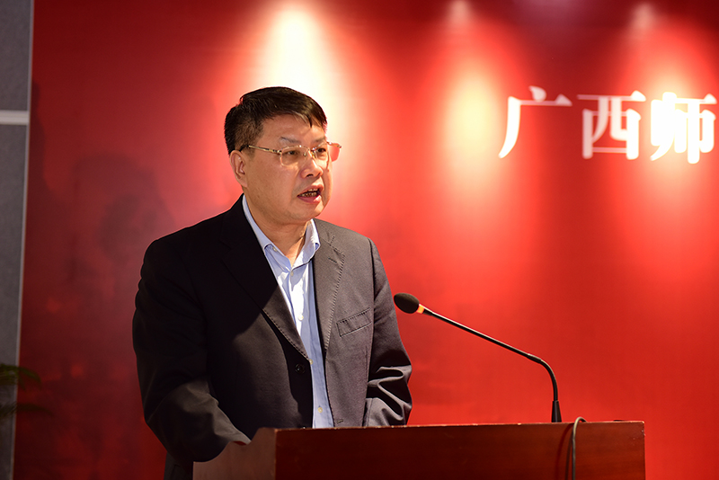 廣西師范大學(xué)出版社集團(tuán)黨委書(shū)記、董事長(zhǎng)張藝兵致辭（李顯楊攝）.jpg