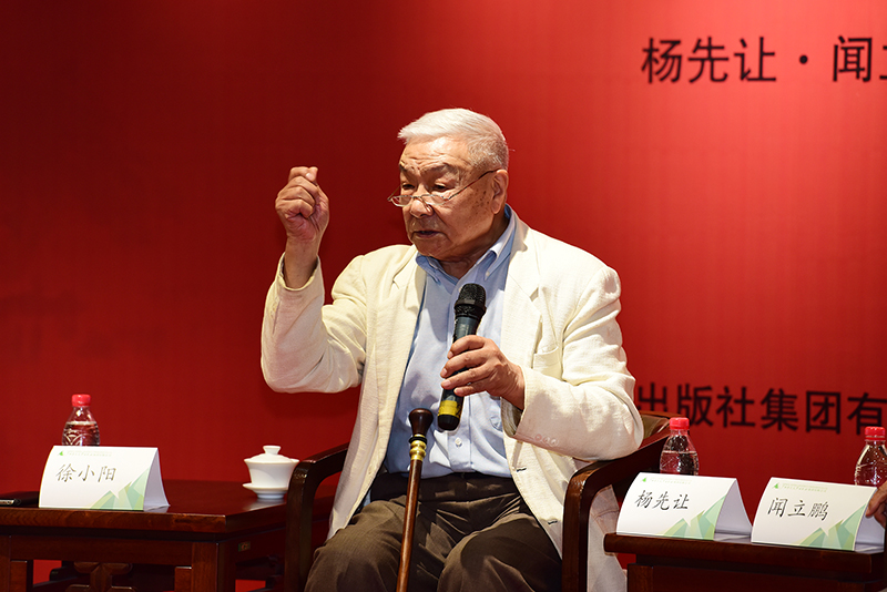 中央美術(shù)學(xué)院教授、徐悲鴻學(xué)生、《徐悲鴻》作者楊先讓談恩師（李顯楊攝）.JPG