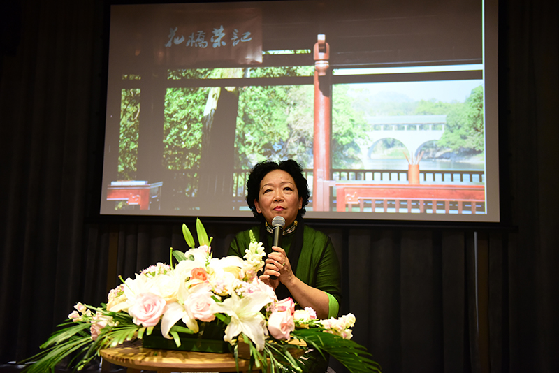 《新三屆致新生》作者之一，廣西師范大學(xué)王枬教授分享《花橋榮記》背后的故事（李顯楊 攝）.jpg