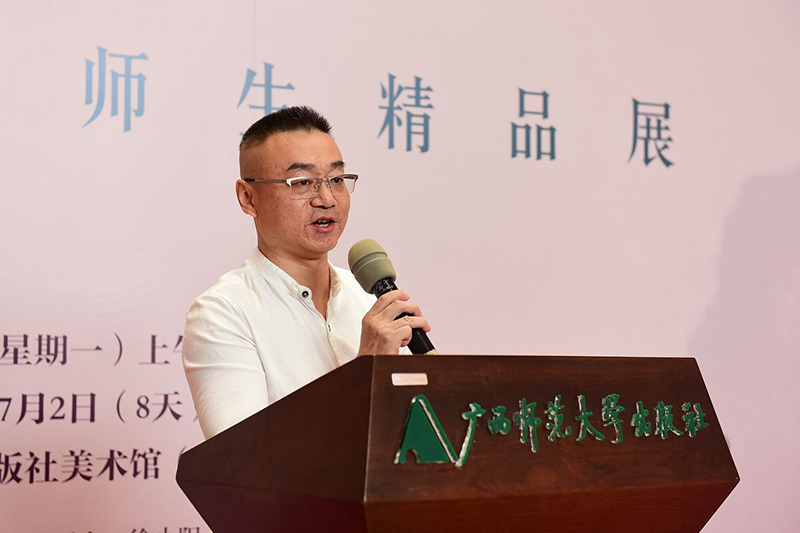 廣西美術(shù)家協(xié)會主席石向東先生致辭（李顯楊攝）.jpg