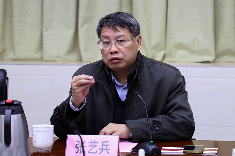 集團(tuán)公司黨委書記、董事長(zhǎng)張藝兵.jpg