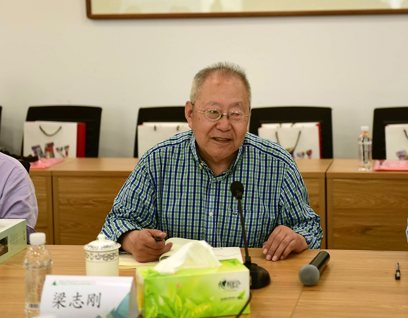 季羨林學生，北京市教育學會文化傳承與創(chuàng)新教育研究會顧問，曾任國家檔案局中央檔案館司長的梁志剛先生發(fā)言（廖茹畫攝）.jpg