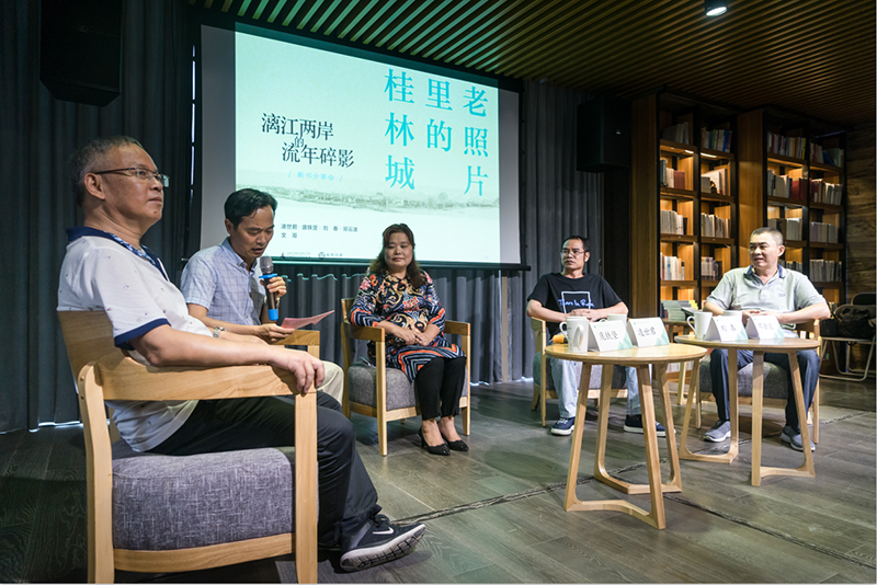 發(fā)布會(huì)現(xiàn)場(chǎng)。凌世君（左三）、龐鐵堅(jiān)（左一）、劉春（左四）、鄧云波（左五）對(duì)談，分享該書的緣起，文哥（左二）主持（落霞攝）.png