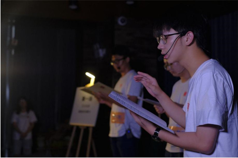 觀文館領(lǐng)讀人劇場(chǎng)在獨(dú)秀書(shū)房·旗艦店朗讀《哈姆雷特》.jpg