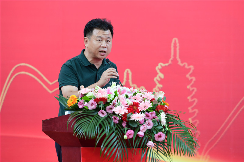 中國美術發(fā)行專業(yè)委員會第五屆委員會副主任委員、福建美術出版社社長兼總編輯郭武致辭 李顯楊 攝.JPG