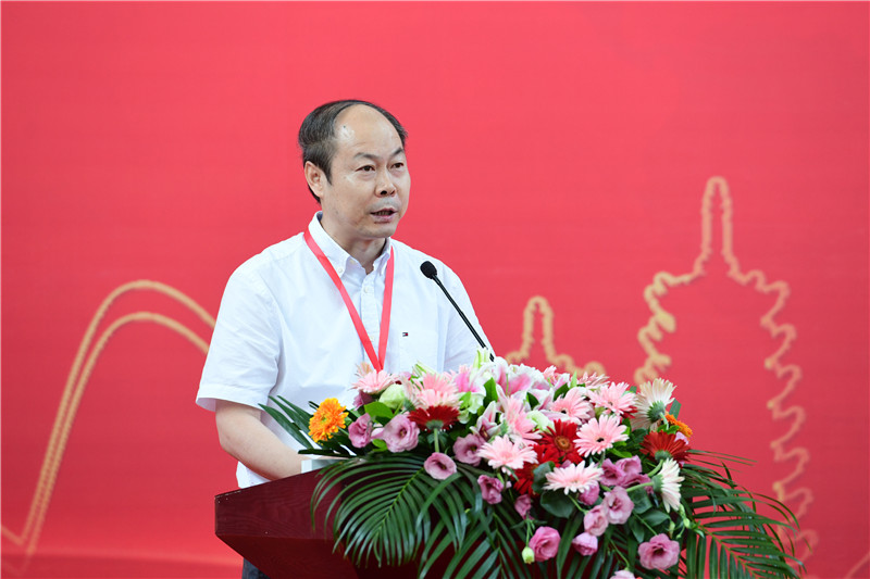 中國出版協(xié)會常務理事、陜西師大出版社董事長兼社長劉東風致辭 李顯楊 攝.JPG