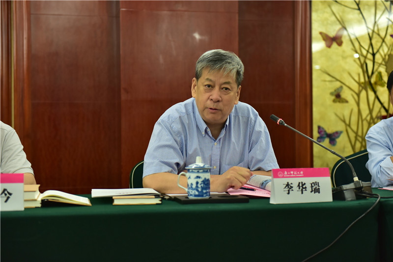 首都師范大學(xué)歷史學(xué)院教授、教育部長江學(xué)者特聘教授李華瑞發(fā)言（郭倩 攝）.JPG