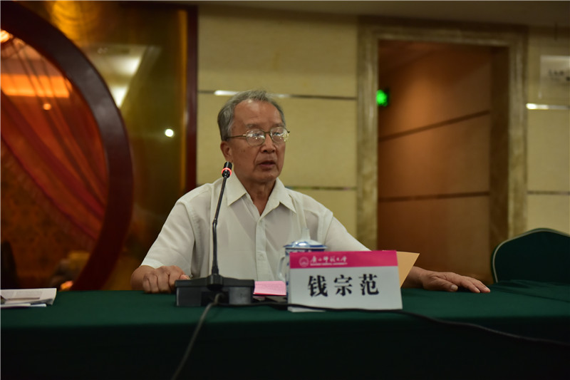 廣西師范大學(xué)歷史文化與旅游學(xué)院教授、《廣西通史》第六卷清代卷（1644—1840）負責(zé)人錢宗范發(fā)言（郭倩 攝）.JPG