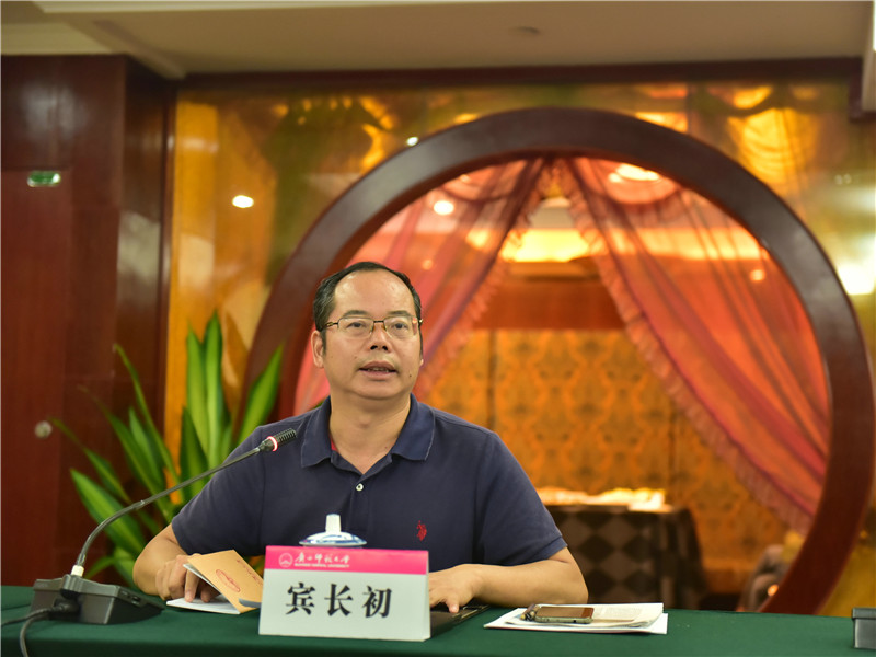 廣西師范大學(xué)出版集團有限公司副總編輯、廣西通史》（十卷本）主編賓長初總結(jié)發(fā)言（郭倩 攝）.JPG