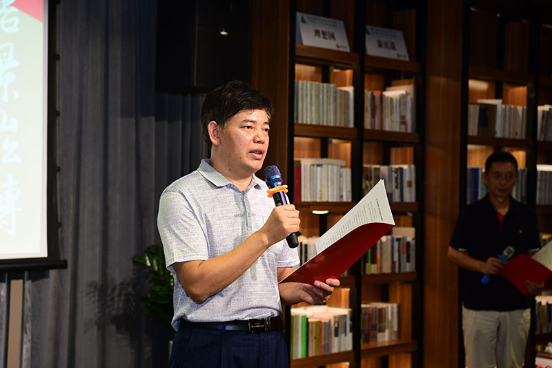 廣西師范大學校黨委常委、紀委書記莫坷致辭（李顯楊攝）.JPG