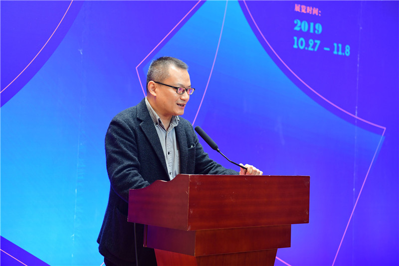 廣西師范大學出版社美術(shù)館館長張明主持開幕式 （李顯楊 攝） (2).jpg